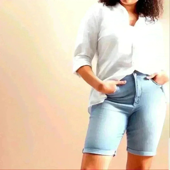 Banana Republic High-Rise Light Wash Denim Shorts - Picture 4 of 16